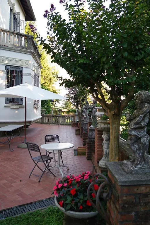 Villa Puccini Venegono Superiore 0*,  Italië